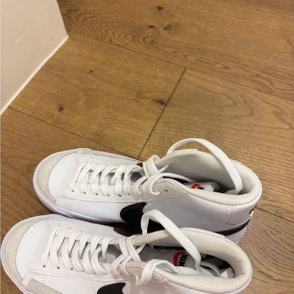 Nike Kids White and Black High-Top Sneakers - Picture 3 of 3